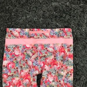 Lululemon Size 6 crop Leggings